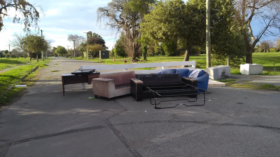 The photograph attached to this rubbish/recycling report