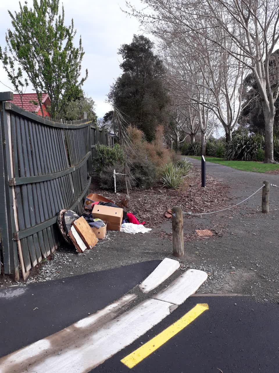 The photograph attached to this rubbish/recycling report