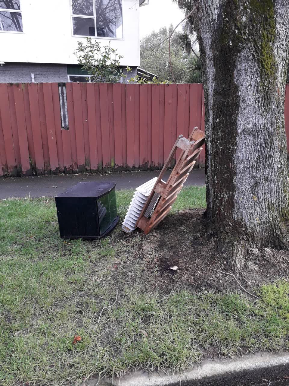 The photograph attached to this rubbish/recycling report