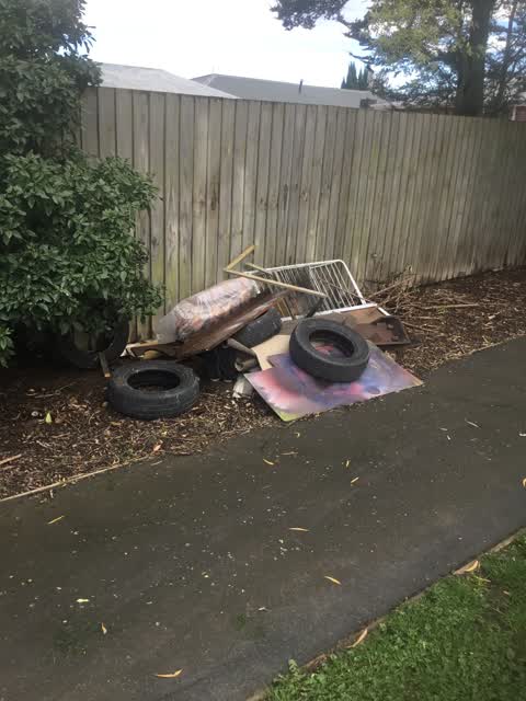 Rubbish/Recycling, a report photo