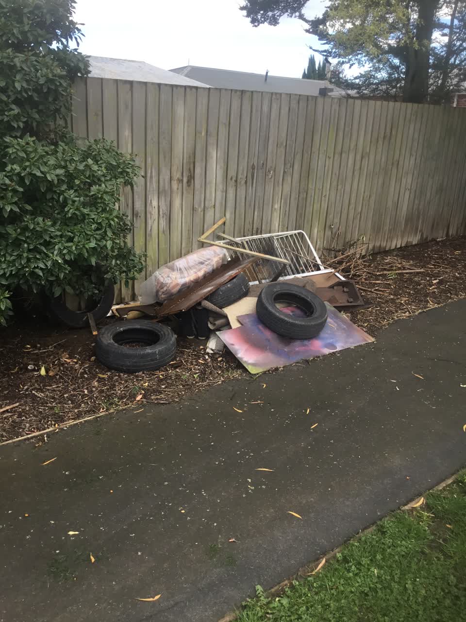 The photograph attached to this rubbish/recycling report