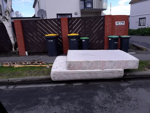 Rubbish/Recycling, a report photo