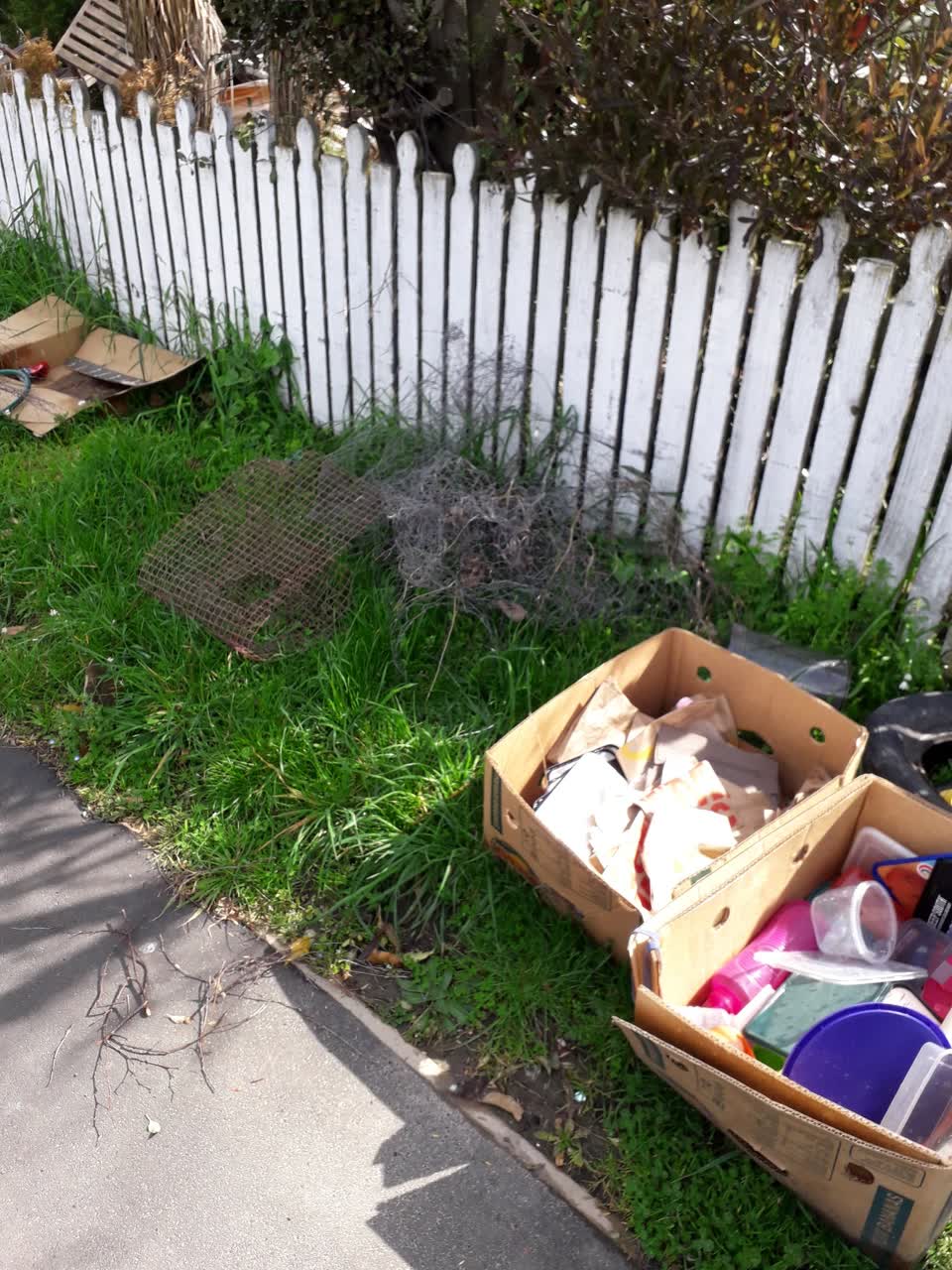The photograph attached to this rubbish/recycling report