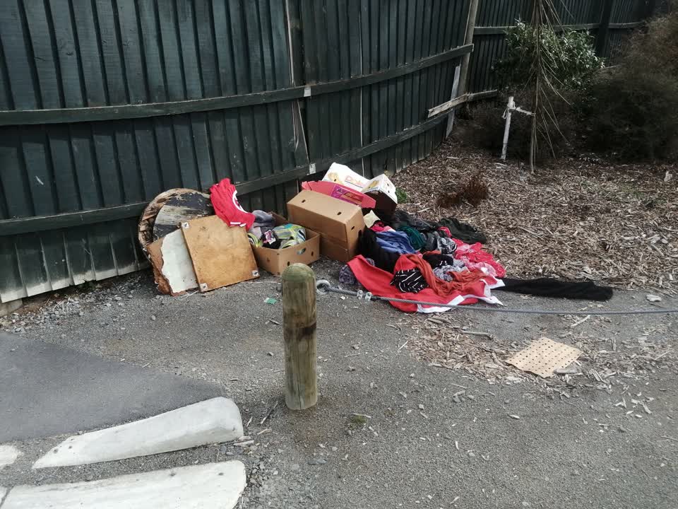 The photograph attached to this rubbish/recycling report