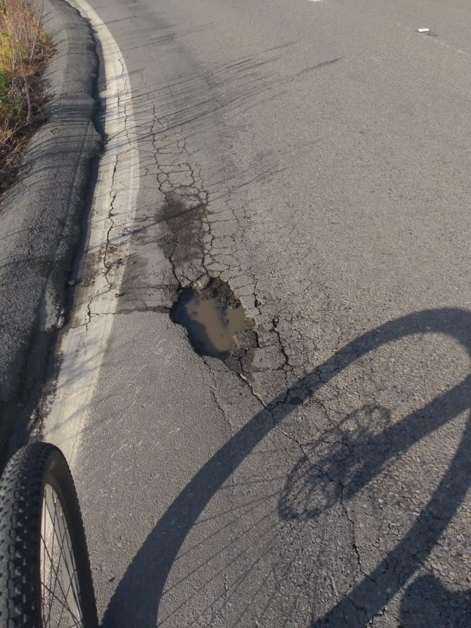 The photograph attached to this roading/streets report