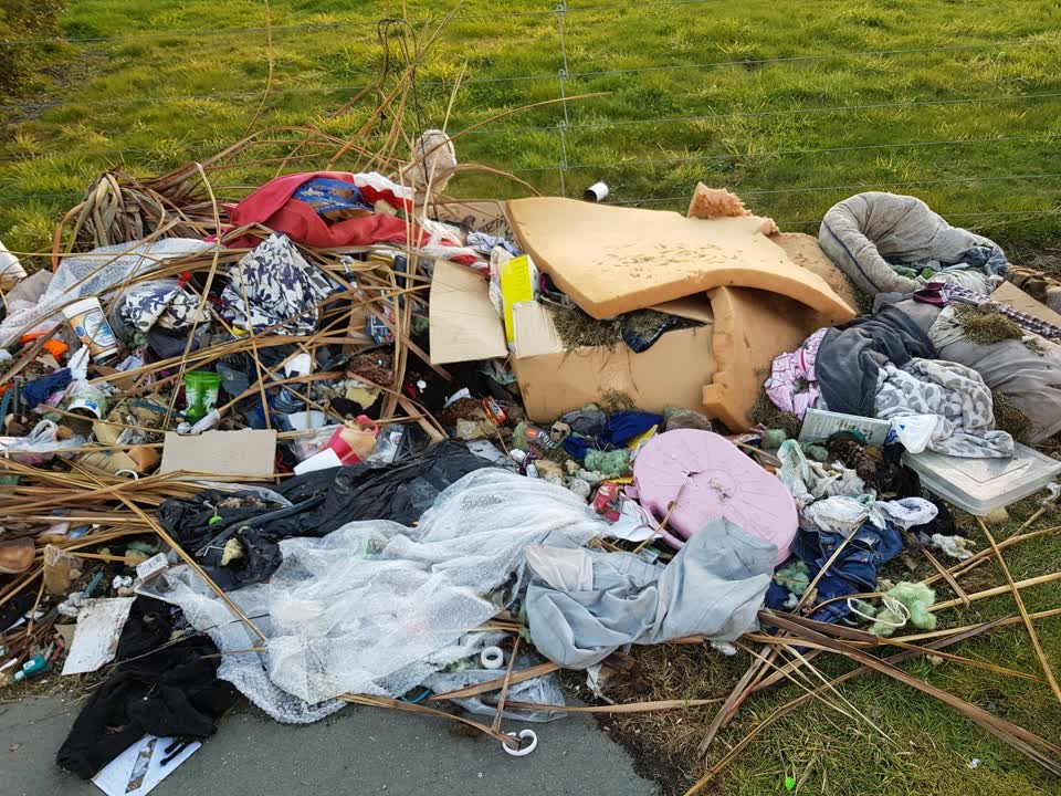 The photograph attached to this rubbish/recycling report