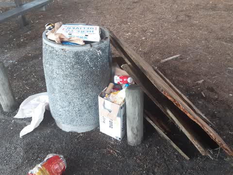 Rubbish/Recycling, a report photo