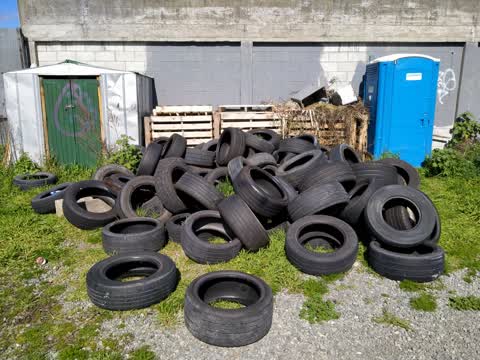 Rubbish/Recycling, a report photo