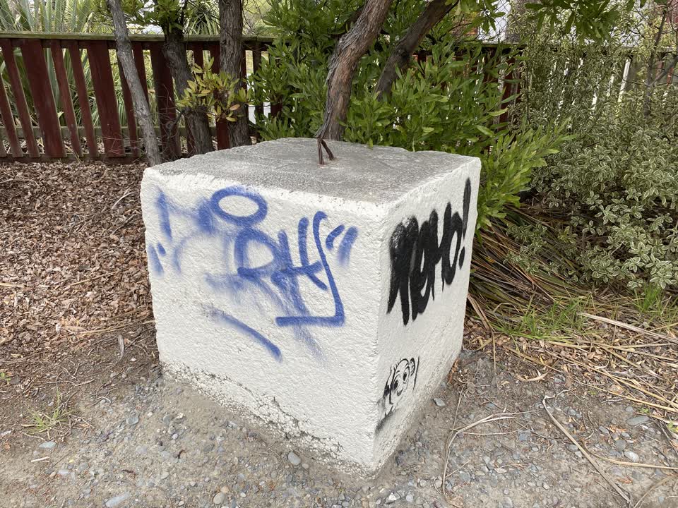 The photograph attached to this graffiti report