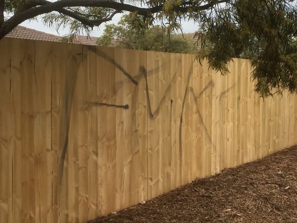 The photograph attached to this graffiti report