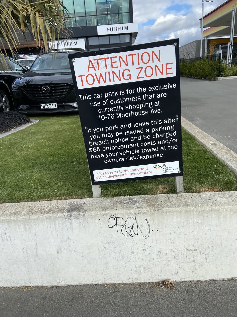 The photograph attached to this graffiti report