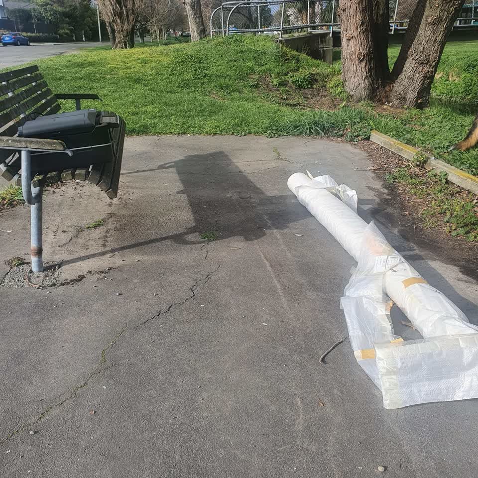 The photograph attached to this rubbish/recycling report