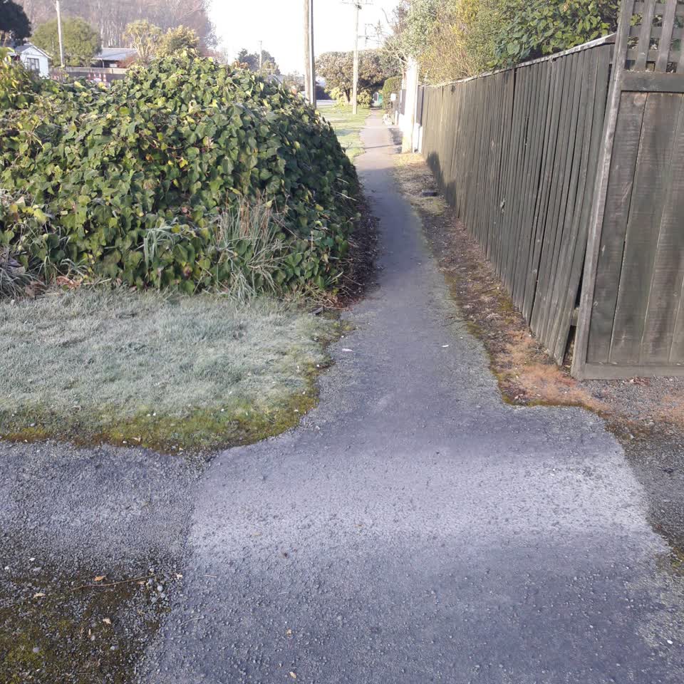 The photograph attached to this roading/streets report