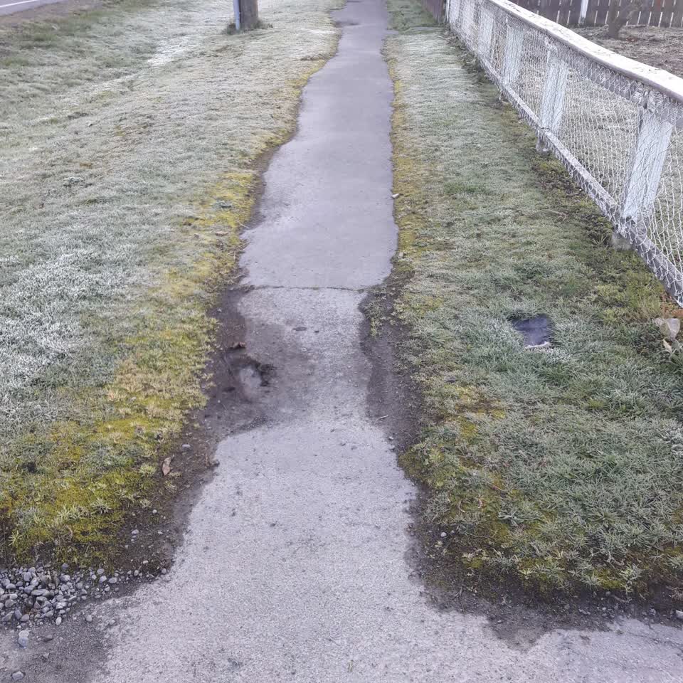 The photograph attached to this roading/streets report