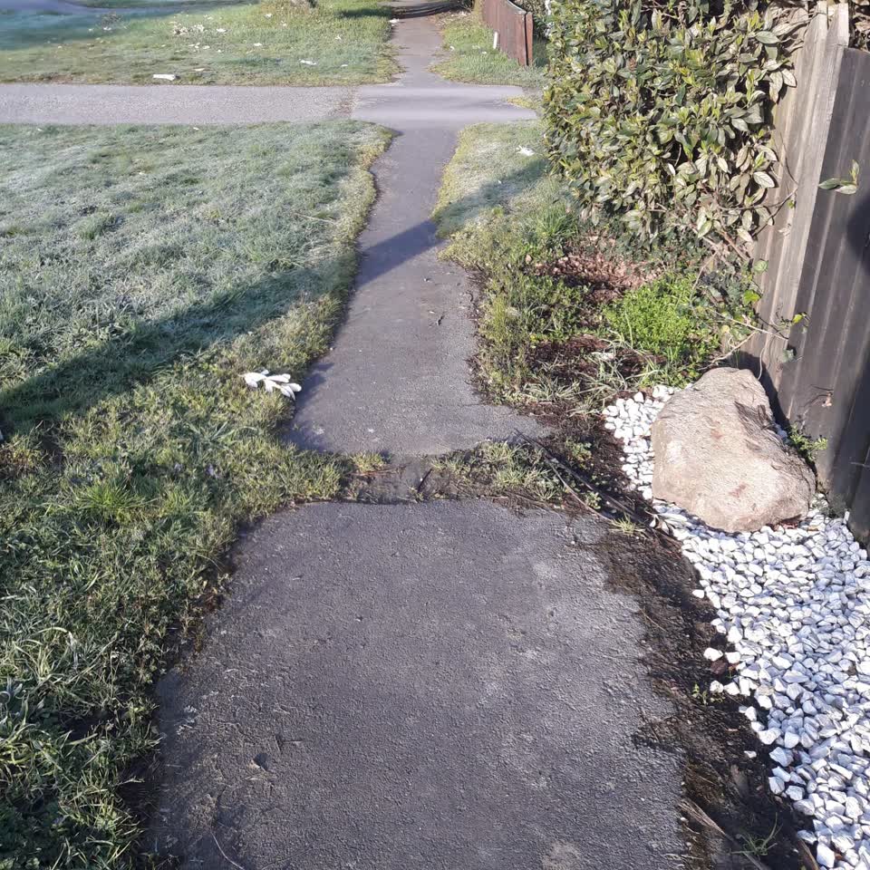 The photograph attached to this roading/streets report