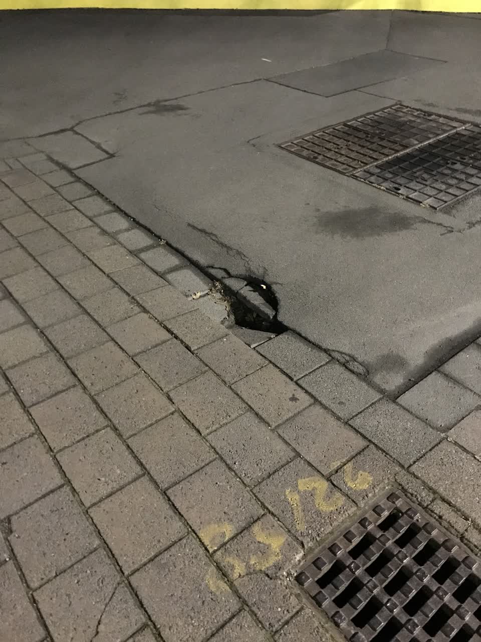 The photograph attached to this roading/streets report