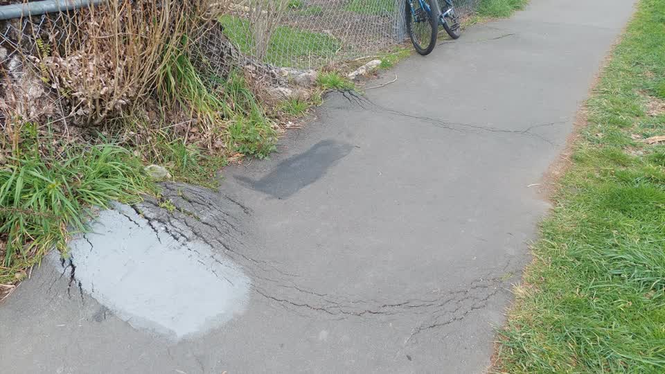 The photograph attached to this roading/streets report