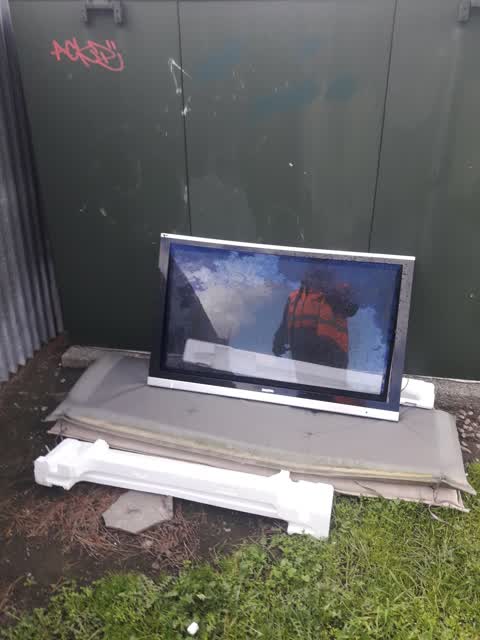 Rubbish/Recycling, a report photo