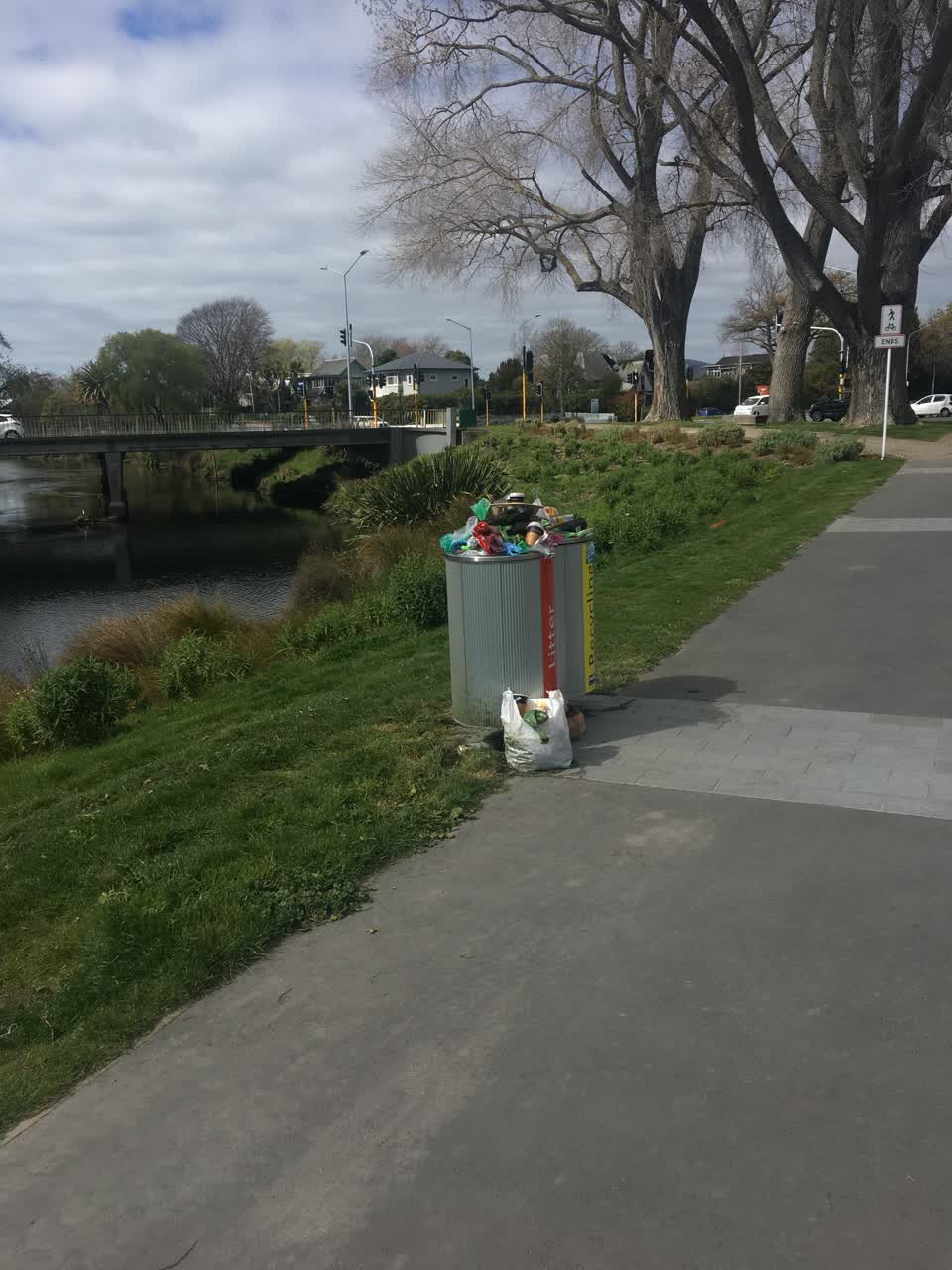 The photograph attached to this rubbish/recycling report