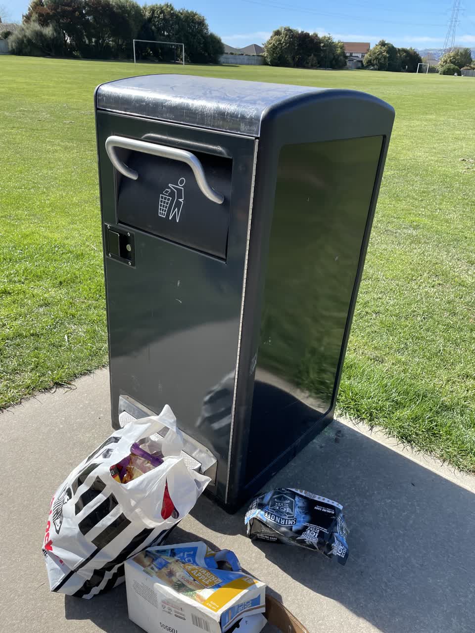 The photograph attached to this rubbish/recycling report