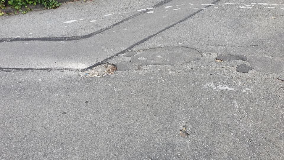 The photograph attached to this roading/streets report