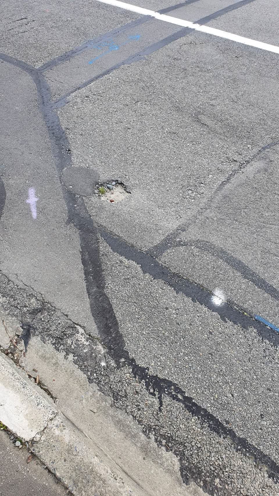 The photograph attached to this roading/streets report