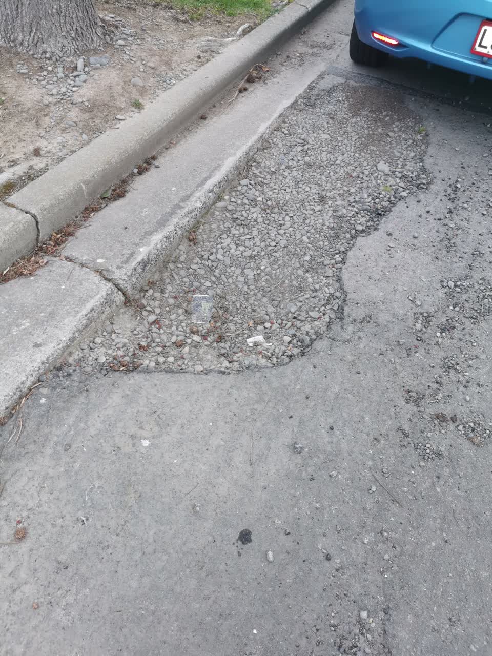 The photograph attached to this roading/streets report