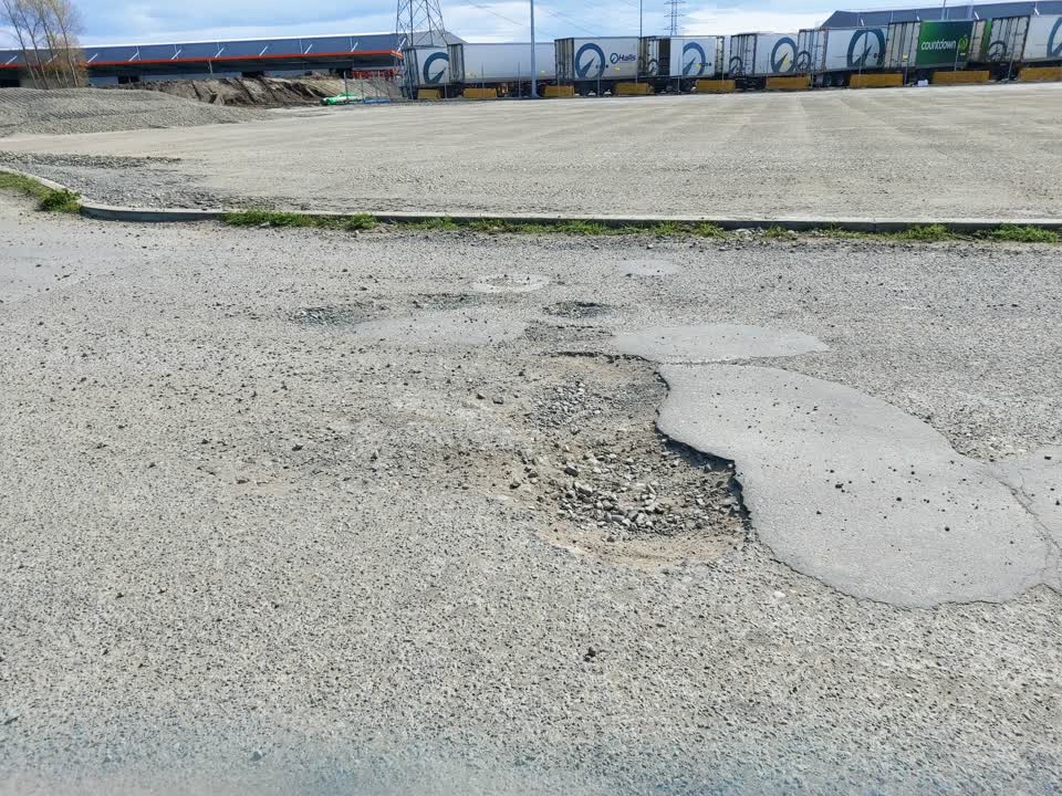 The photograph attached to this roading/streets report