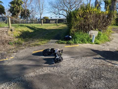 Rubbish/Recycling, a report photo