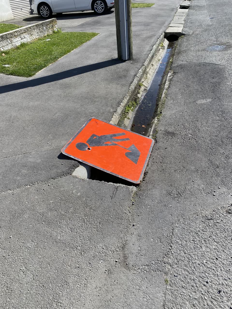 The photograph attached to this roading/streets report