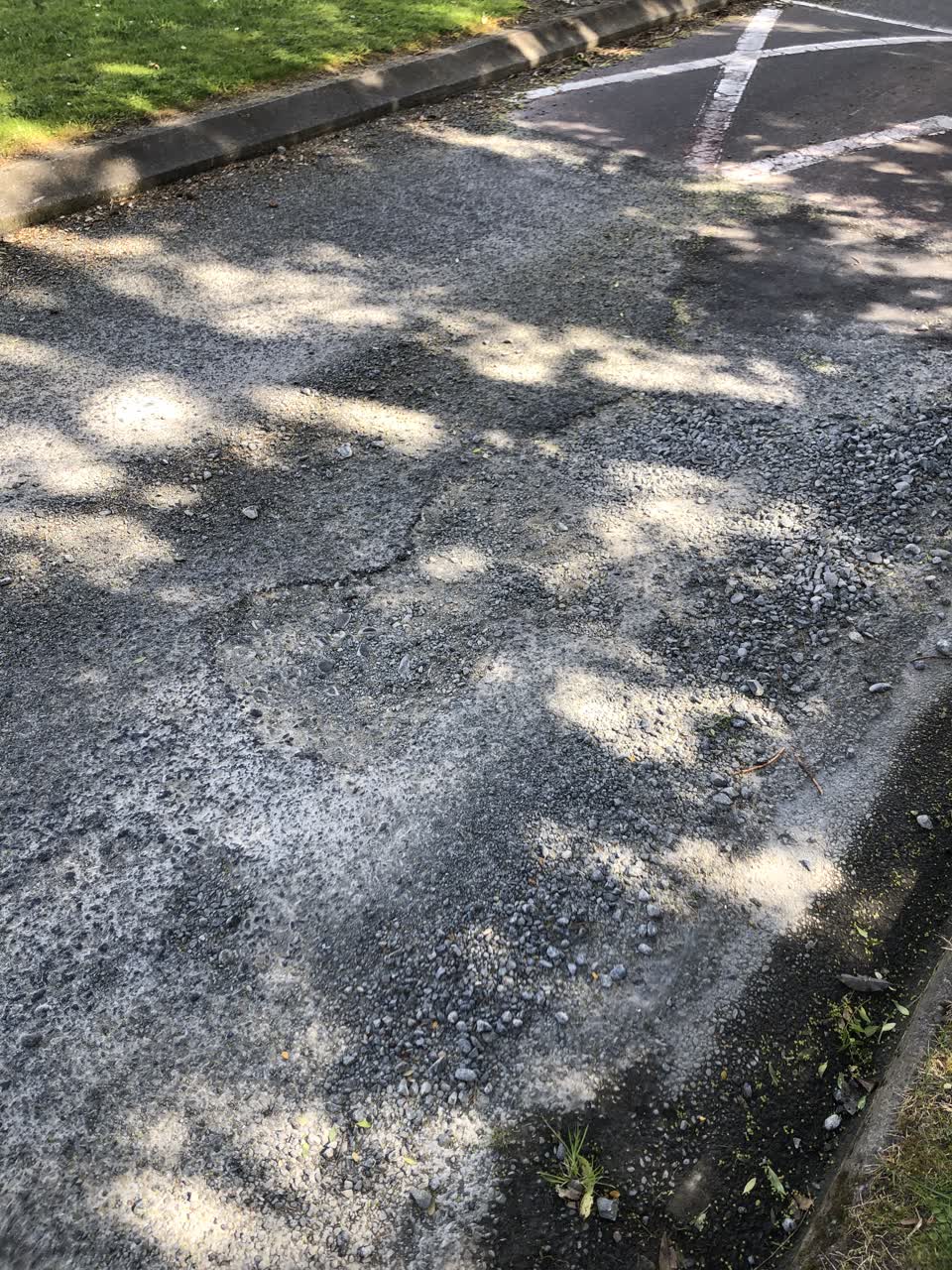The photograph attached to this roading/streets report