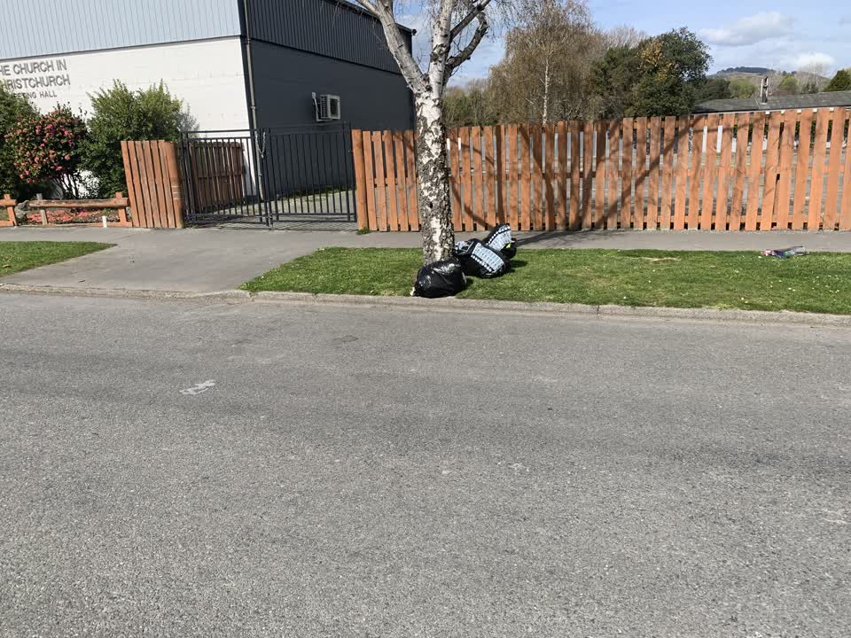 The photograph attached to this rubbish/recycling report