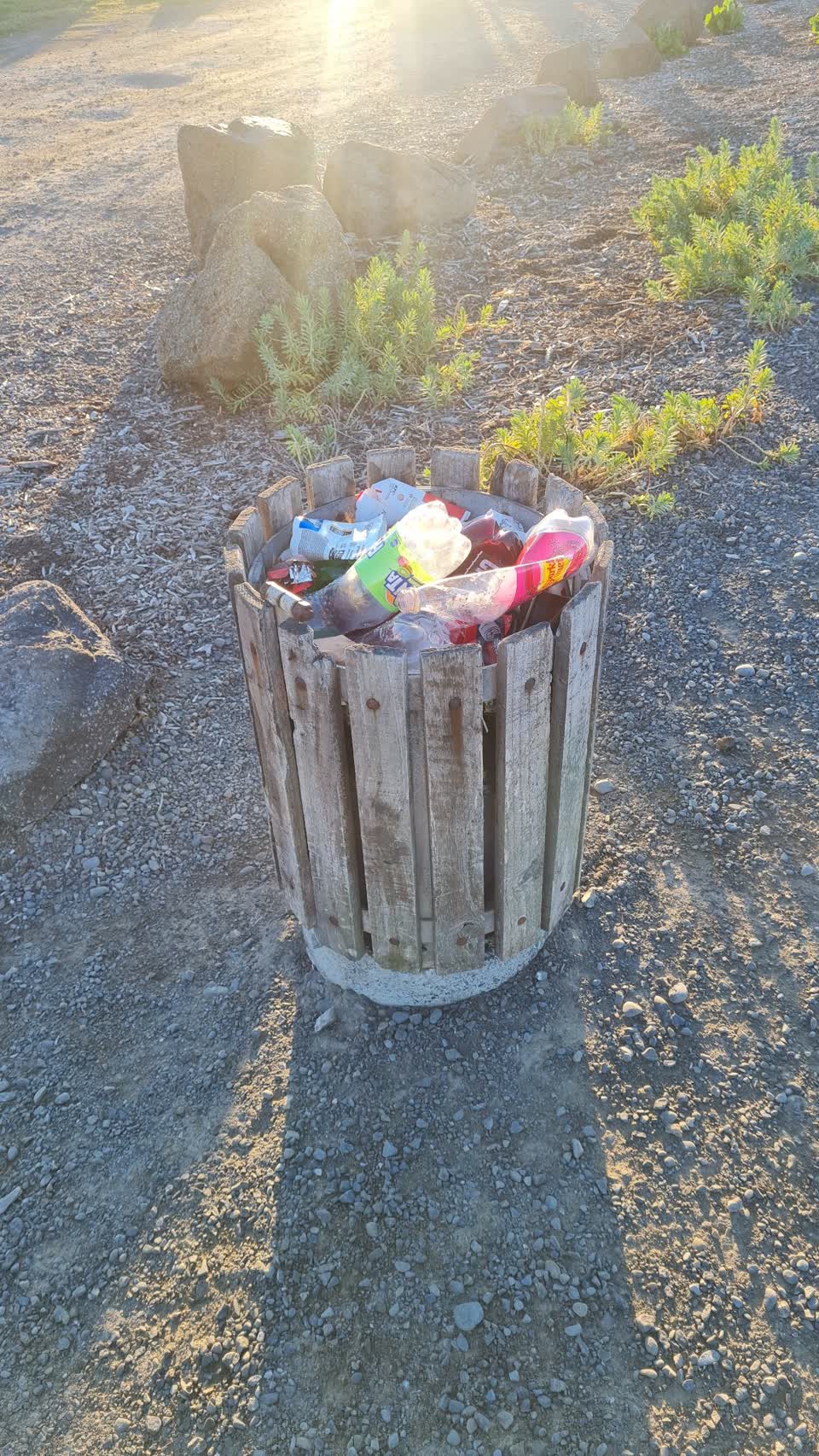 The photograph attached to this rubbish/recycling report