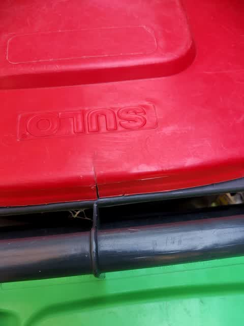 Rubbish/Recycling, a report photo