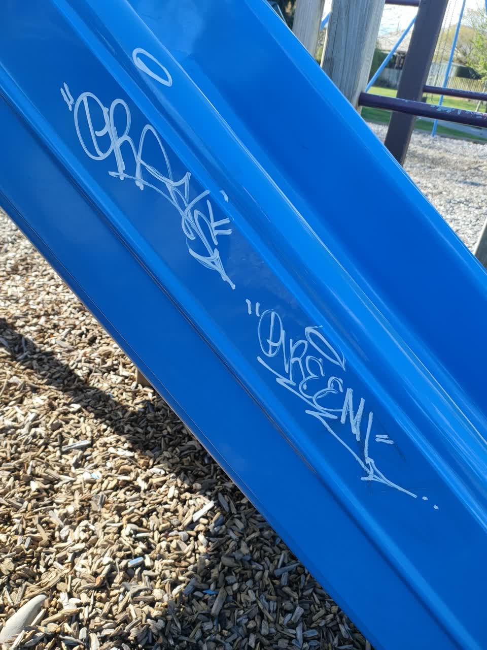 The photograph attached to this graffiti report