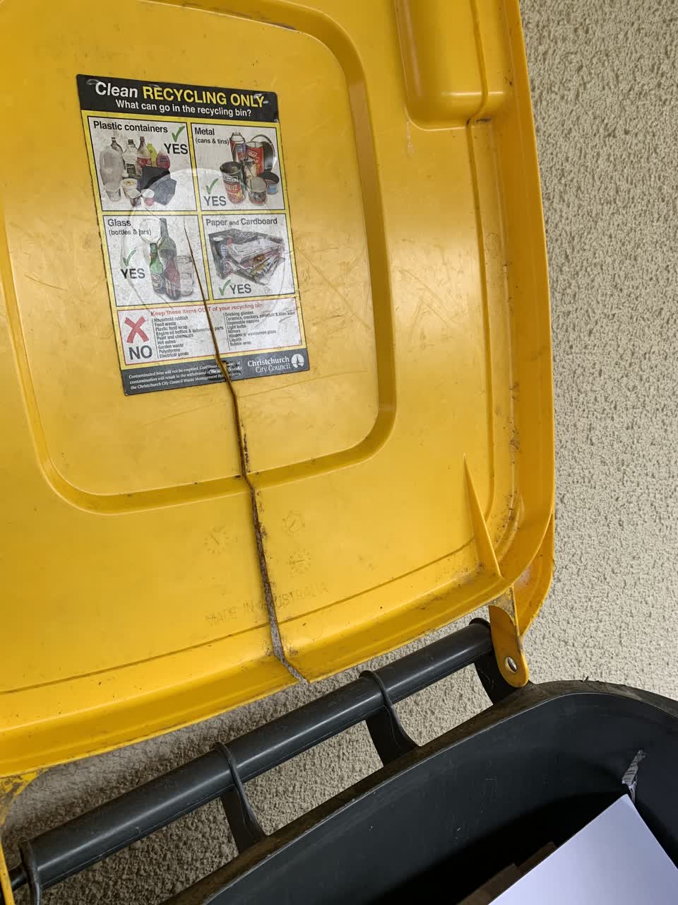 The photograph attached to this rubbish/recycling report