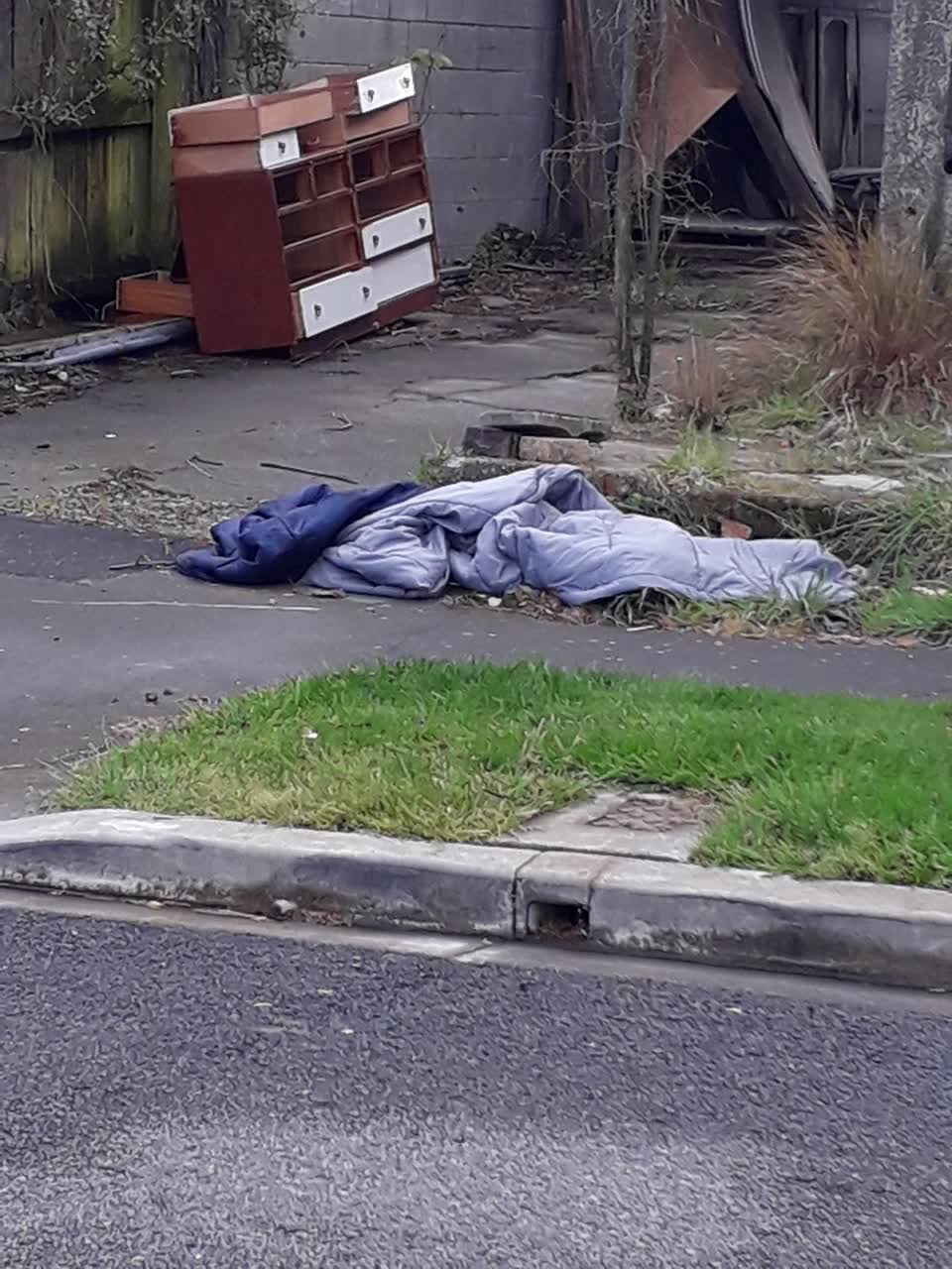 The photograph attached to this rubbish/recycling report