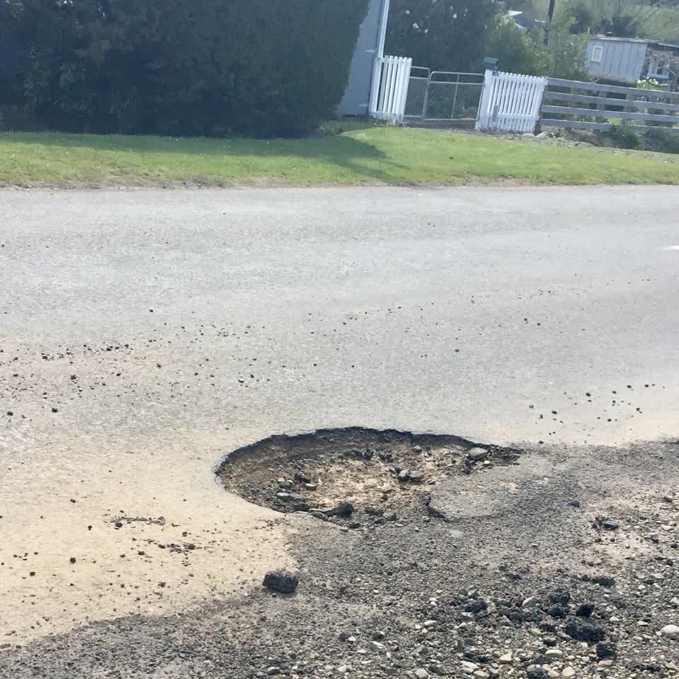 The photograph attached to this roading/streets report
