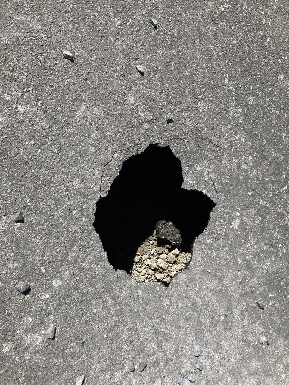 The photograph attached to this roading/streets report