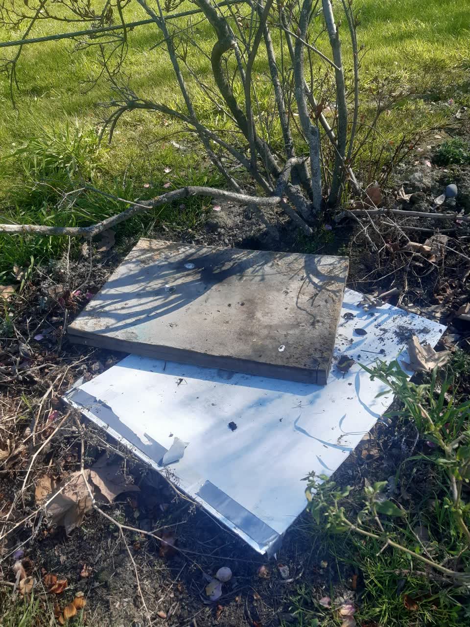The photograph attached to this rubbish/recycling report