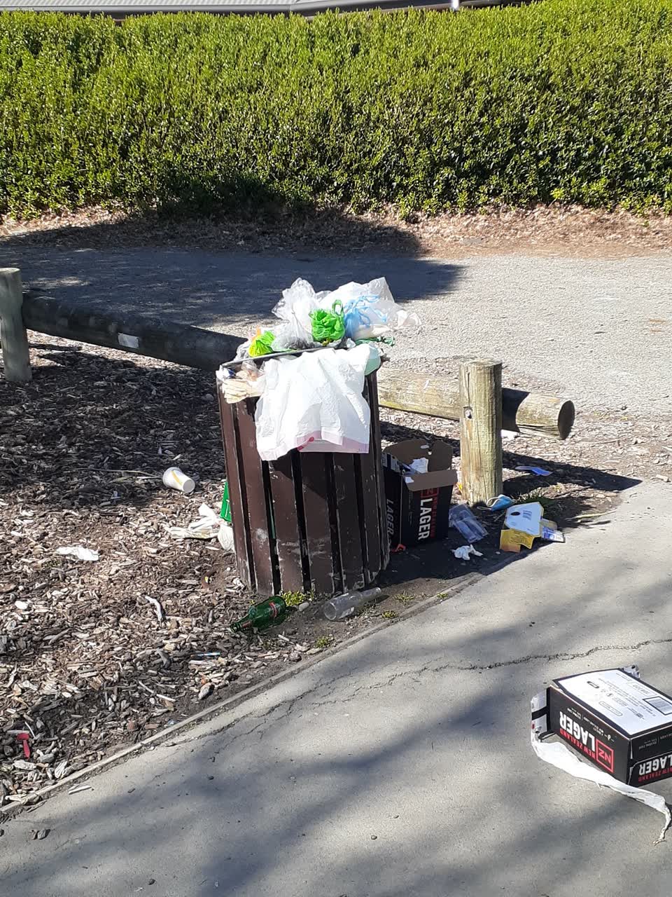 The photograph attached to this rubbish/recycling report