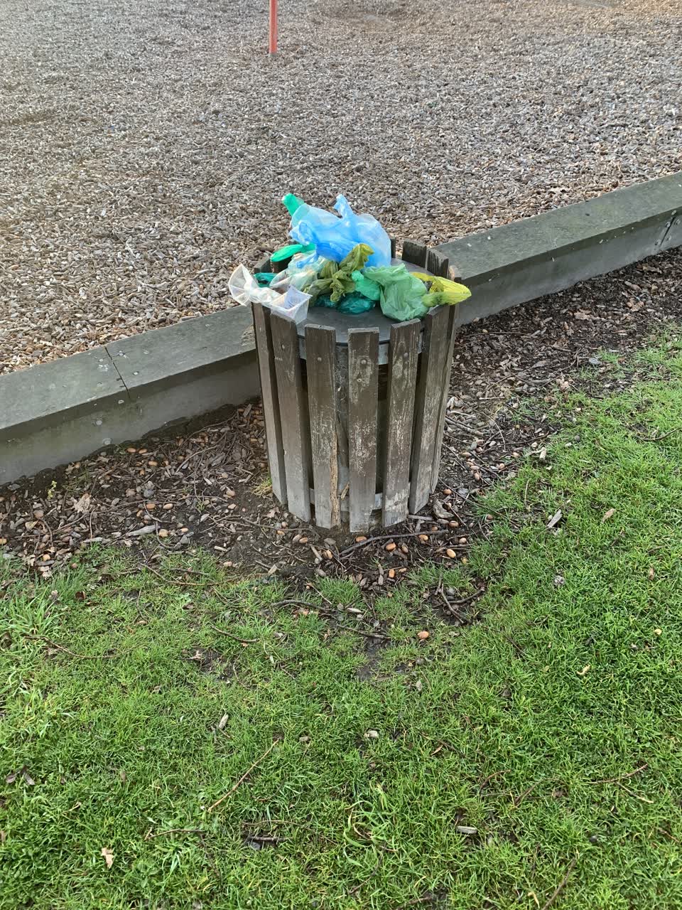 The photograph attached to this rubbish/recycling report