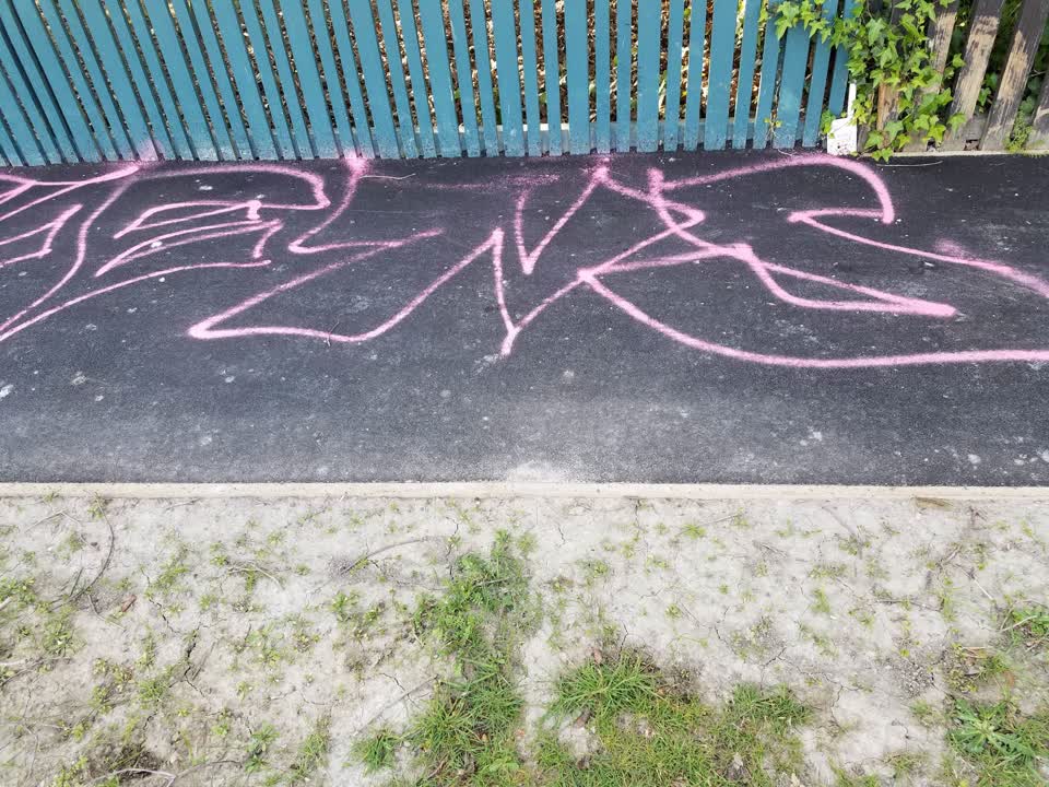 The photograph attached to this graffiti report