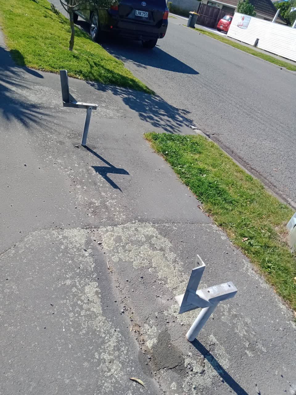 The photograph attached to this roading/streets report