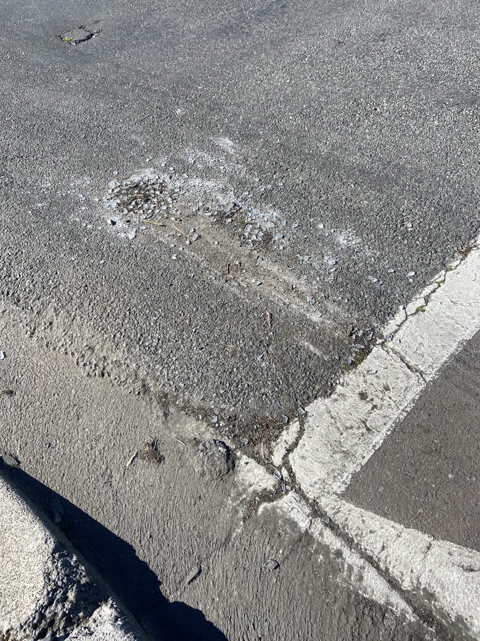 The photograph attached to this roading/streets report