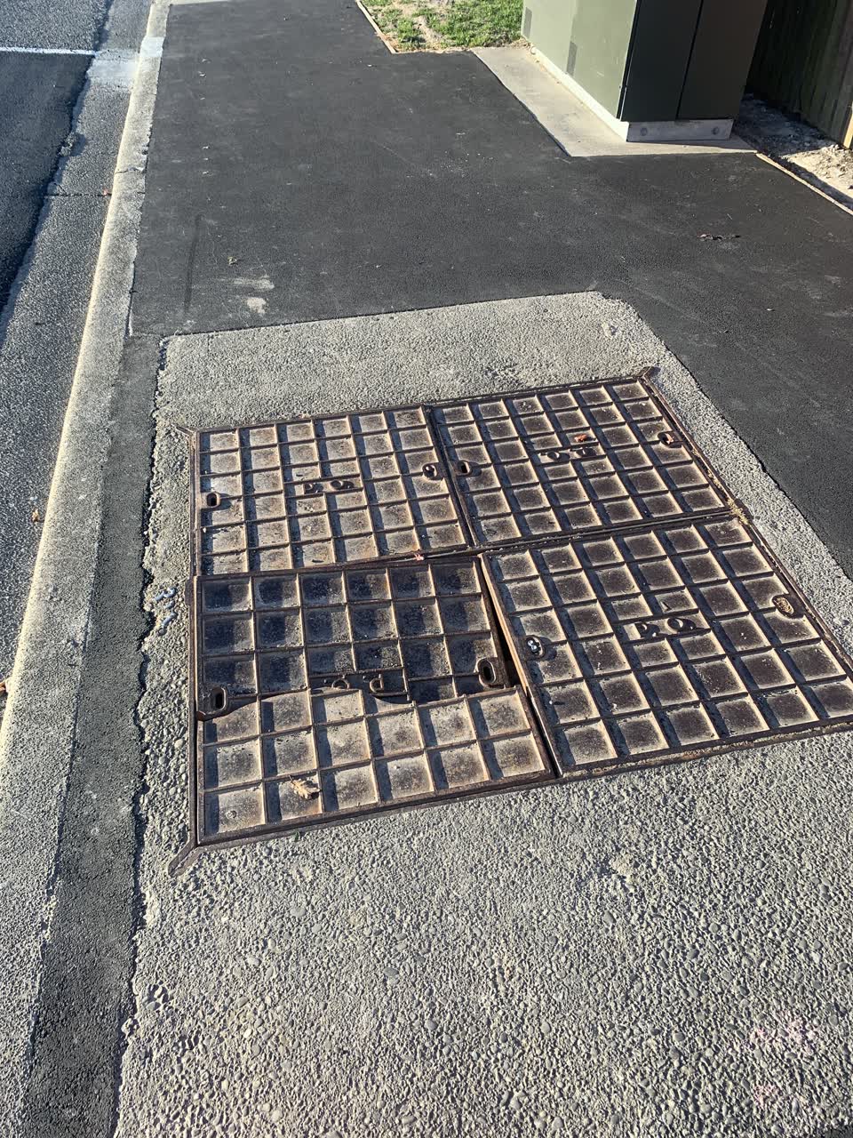 The photograph attached to this roading/streets report