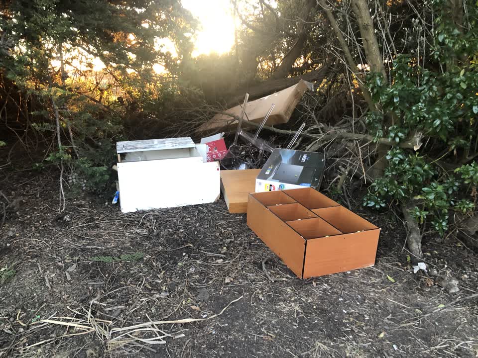 The photograph attached to this rubbish/recycling report