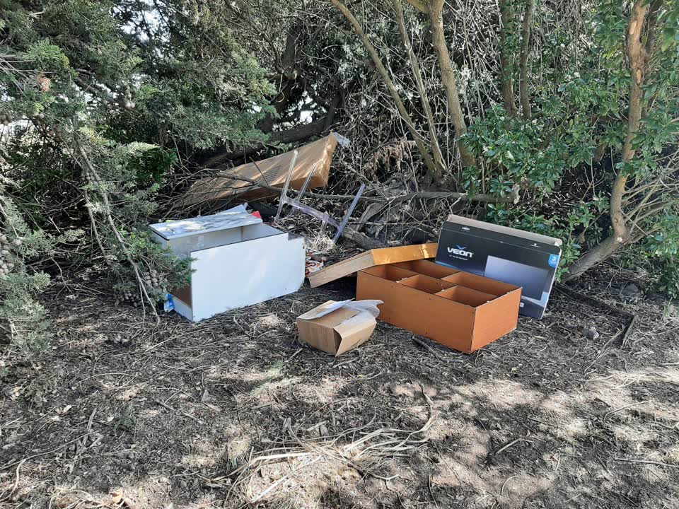 The photograph attached to this rubbish/recycling report