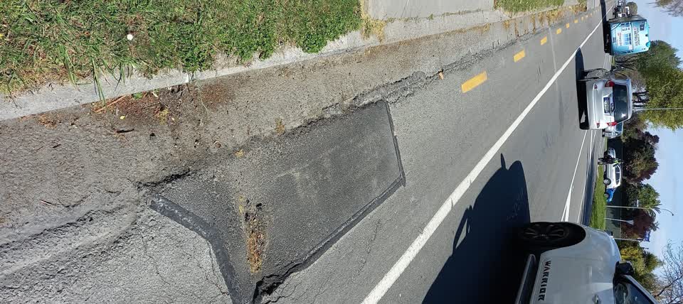 The photograph attached to this roading/streets report