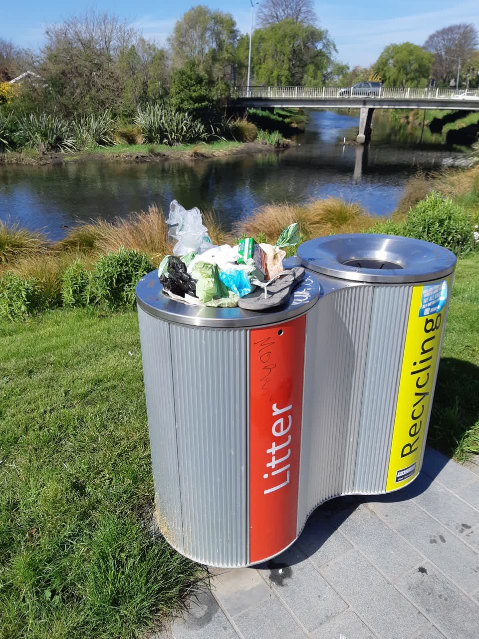 The photograph attached to this rubbish/recycling report